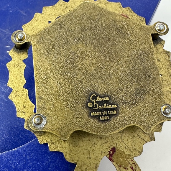 Vintage 1991 Nativity Wreath Metal Ornament Gloria Duchin Made in USA N1 - Picture 3 of 3